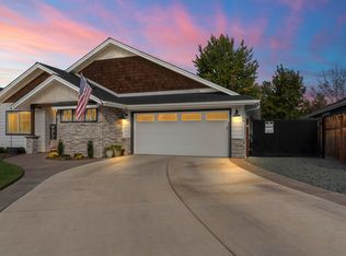 1004 SW Princeton Pl, Grants Pass, OR 97527