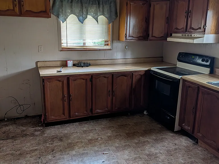 1110 Roemer Blvd — Photo 4