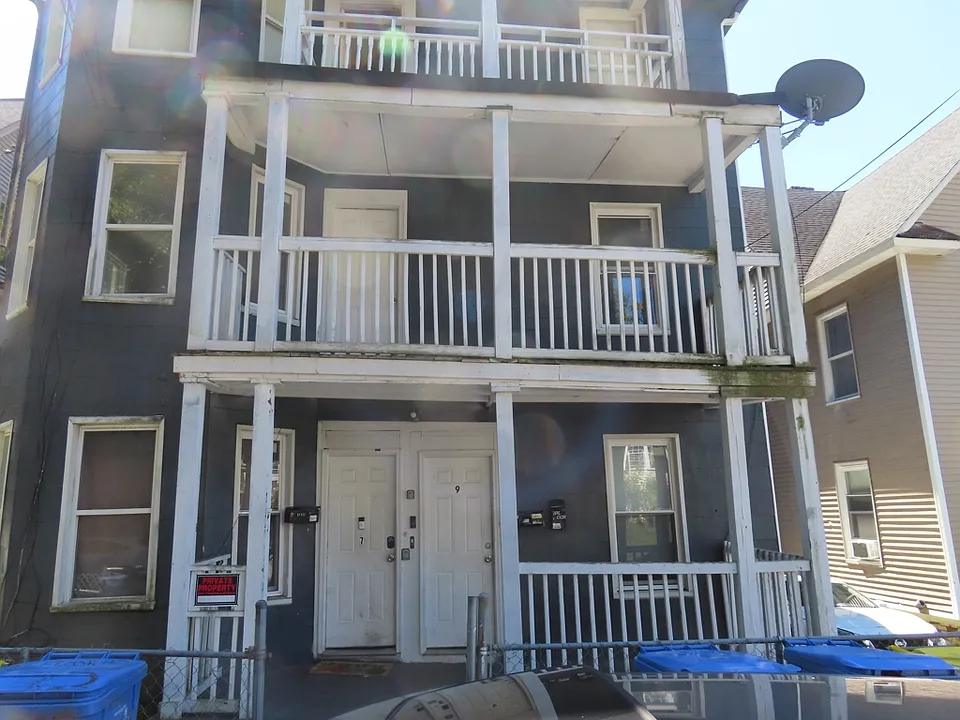 7 Ridgewood St #3