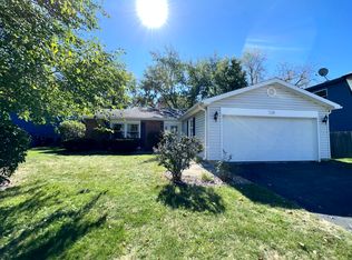 196 Coachlite Trl, Carol Stream, IL 60188