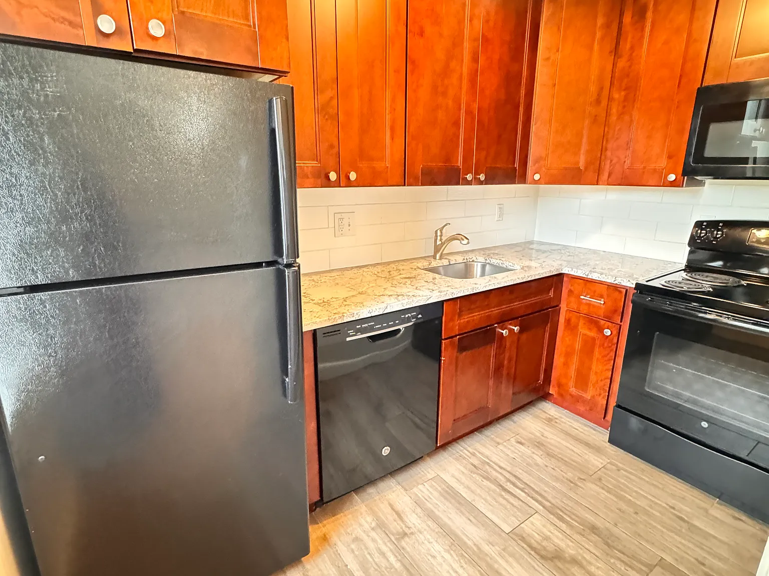3 bed, 950 sqft, $1,399 — Photo 4