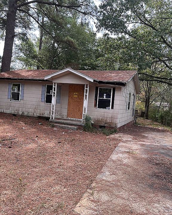 2nd image of 3850 Camilla Dr