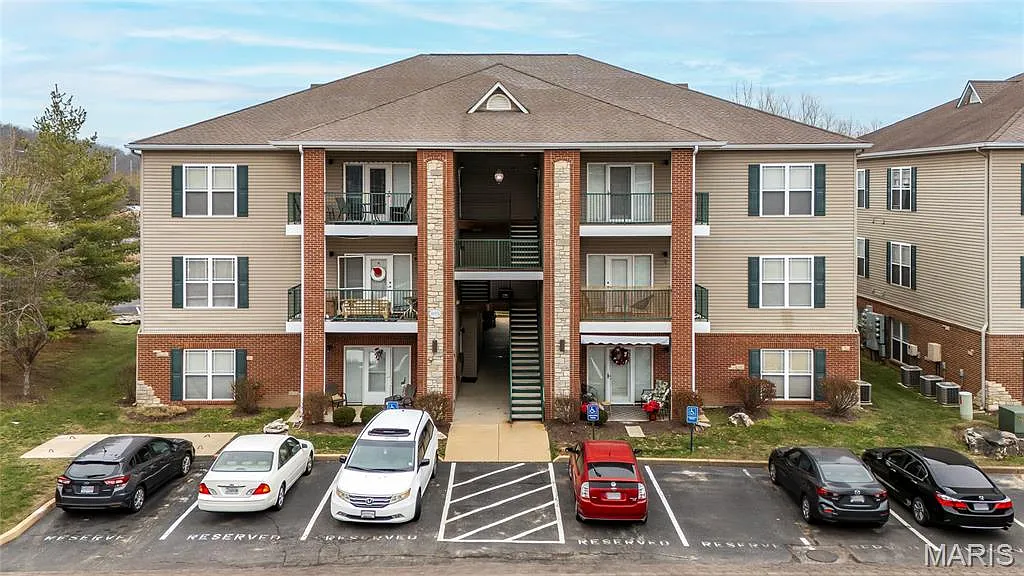 895 Forest Ave APT 103 photo 1