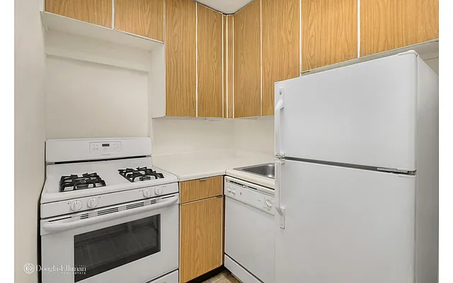 Sold by Douglas Elliman | media 10