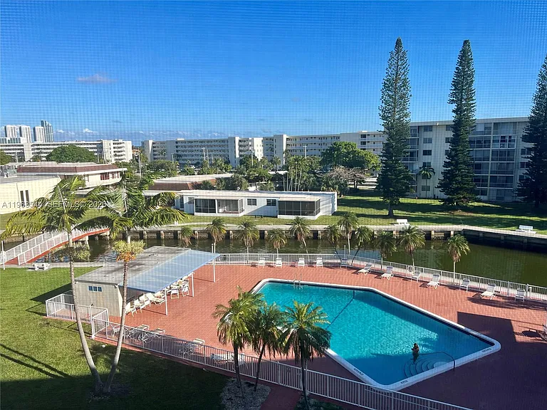 2855 Leonard Dr #H202 — Photo 2