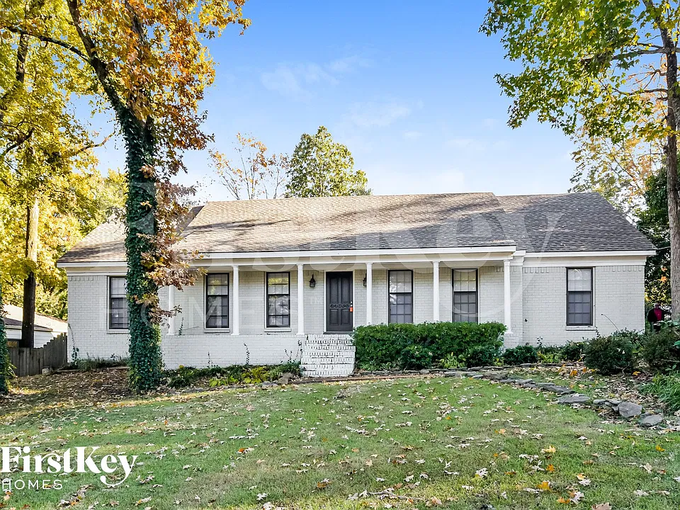 8615 Thorncliff Fairway
