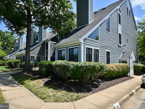 6008 Ellesmere Ct #17B, Alexandria, VA 22315