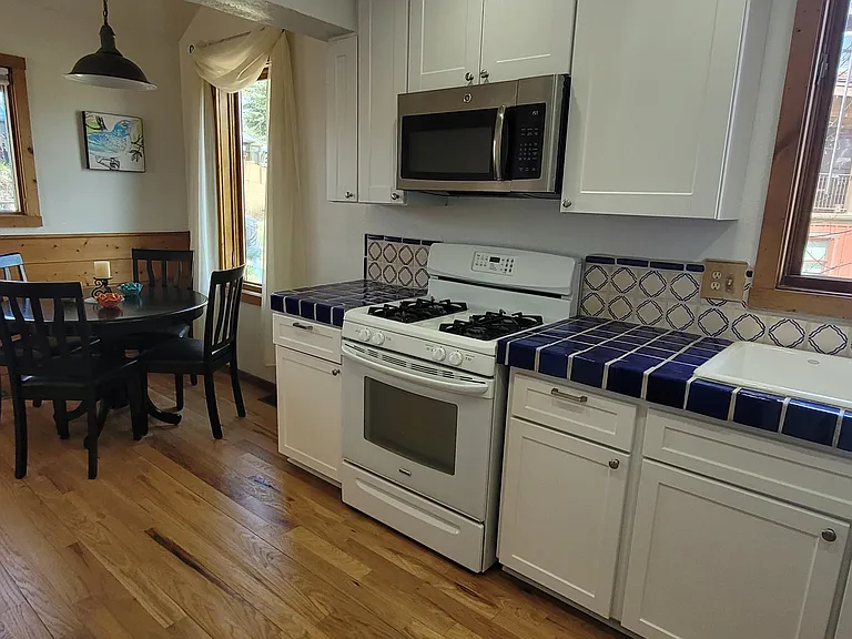 Kitchen & Dining Area