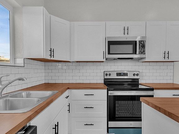5th image of 220 4th Ave E #1