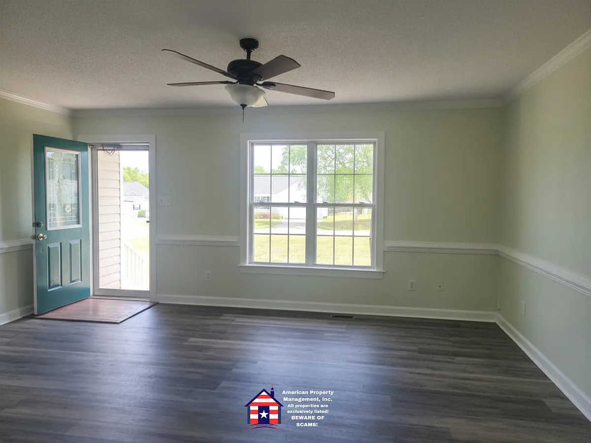 Building Photo - 206 Striding Ridge Dr