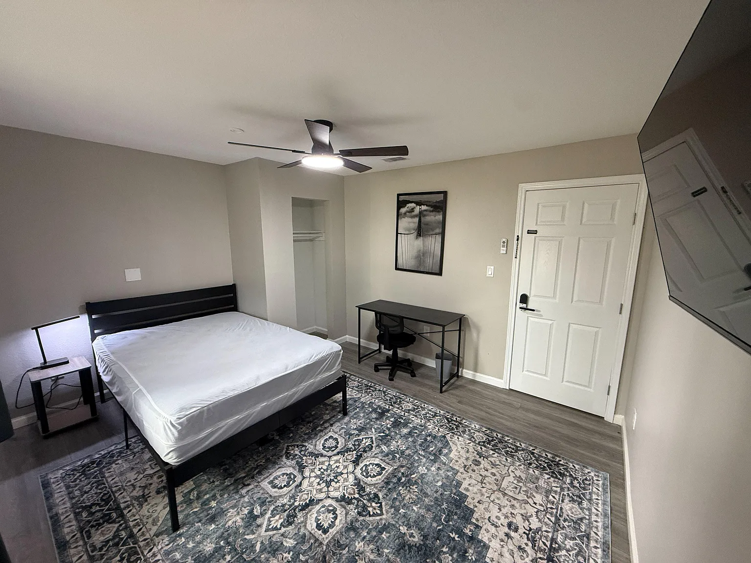 4 bed, 5.0 bath, 2165 sqft, $841 — Photo 1