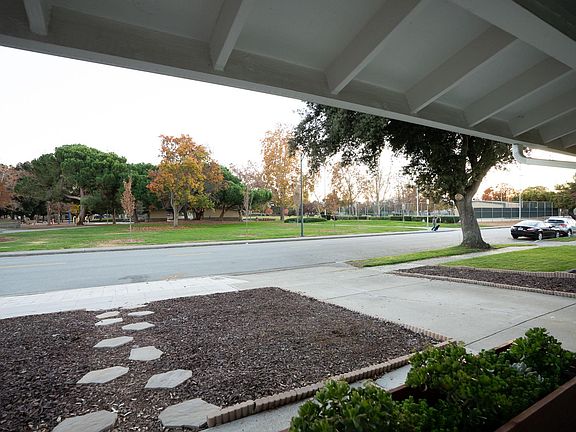 3rd image of 855 Lakechime Dr