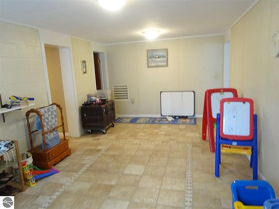 4th image of 617 Orchard Ave