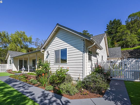 4th image of 1220 NE Cambrian Ct