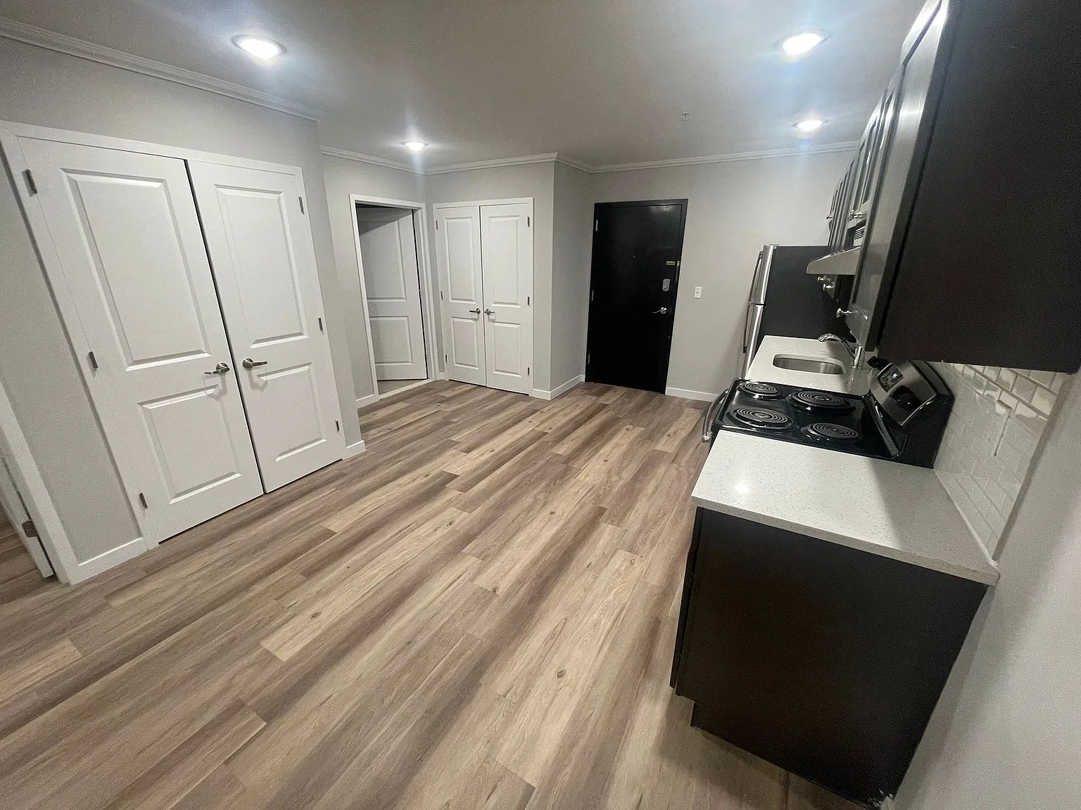 1 bed, $1,718 — Photo 4