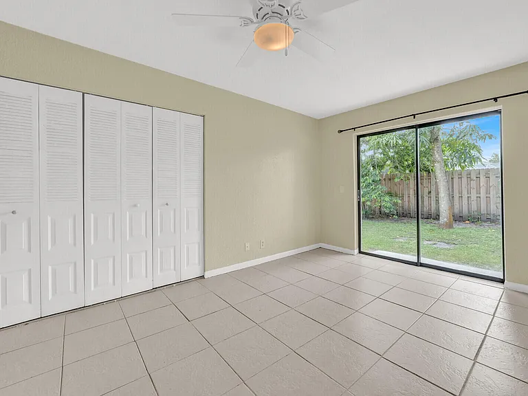 5864 Strawberry Lakes Cir — Photo 13