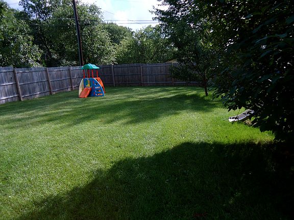  back yard showing the privacy fence