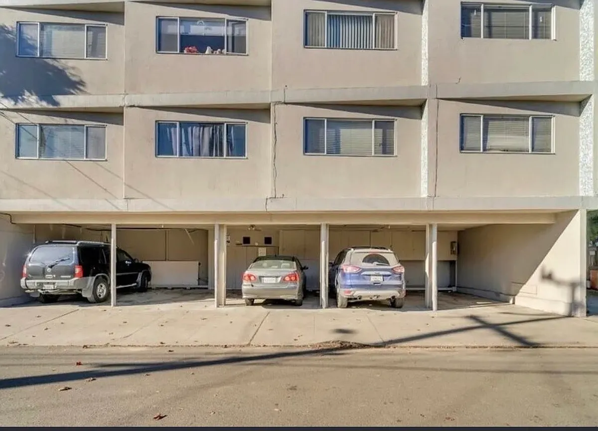 Building Photo - 2511 Prince St #8