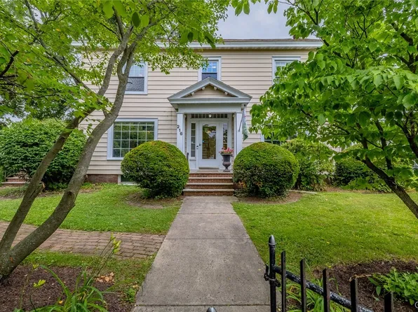 216 Hampton Rd, Syracuse, NY 13203