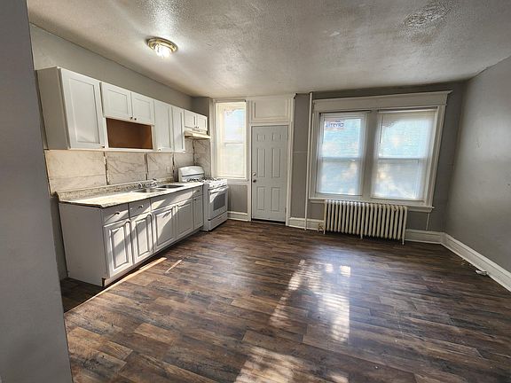 4th image of 46XX Hurley St