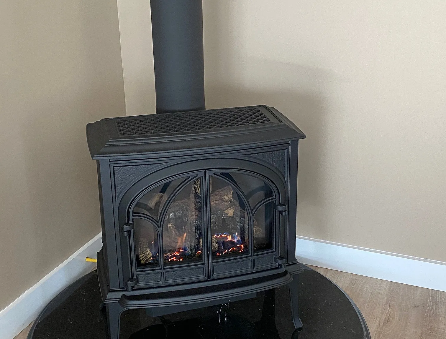 2 bed, 1200 sqft, $2,640 — Photo 3
