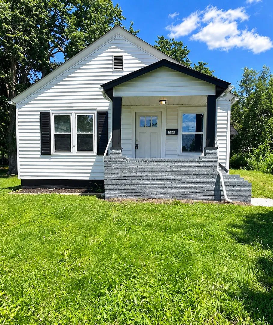 For Lease — Photo 1
