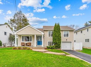 24 Walden Avenue, Jericho, NY