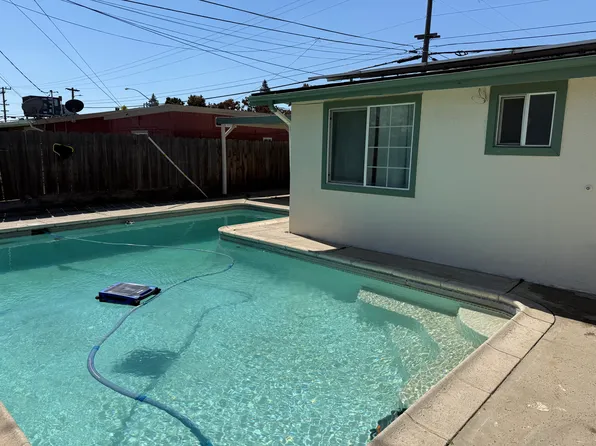 2503 Minnewawa Ave, Clovis, CA 93612