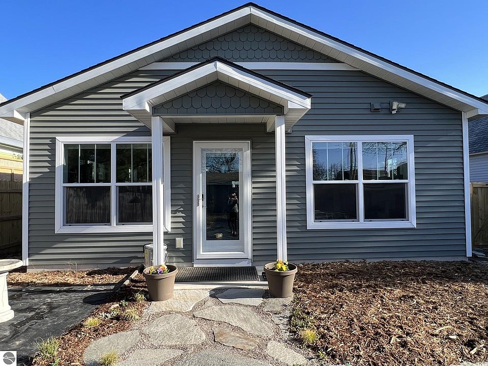1050 ster St, Traverse City, MI 49686 Zillow
