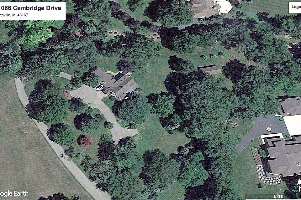 2nd image of 21066 Cambridge Dr