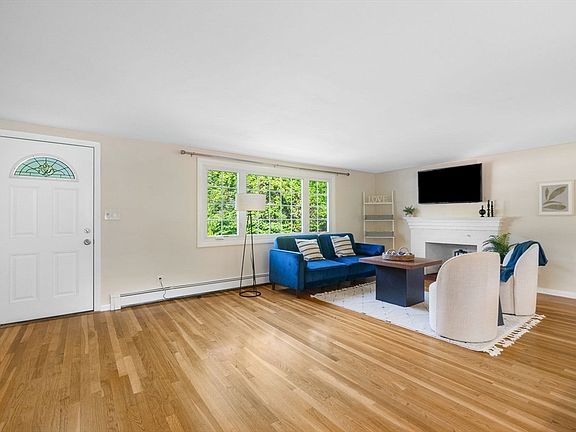 5th image of 221 Totten Pond Rd