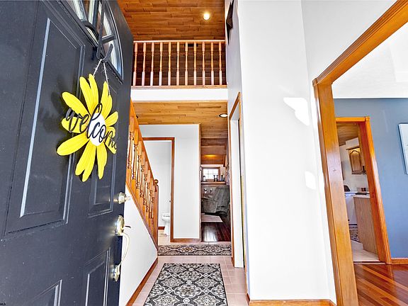 5th image of 302 Holly Ln
