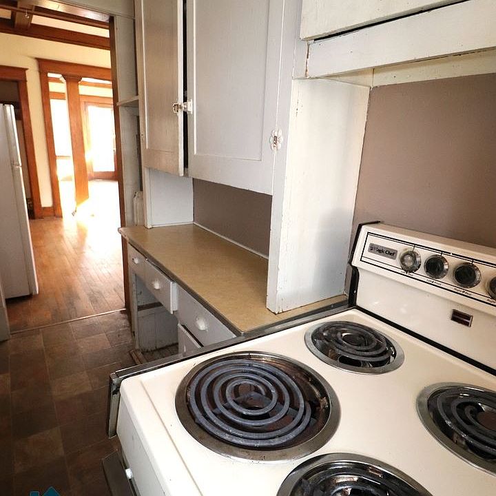 1st image of 829 S 13th St APT 4