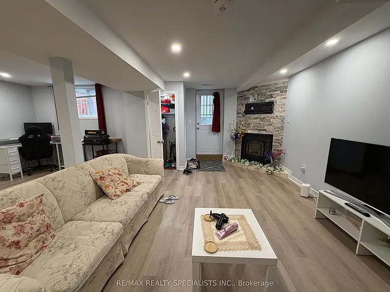 934 Boyer Blvd #BASEMENT — Photo 3