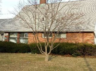 101 Hamlet Rd, Levittown, NY 11756