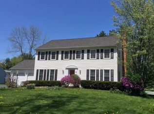 68 Voyage Dr, Glenmont, NY 12077