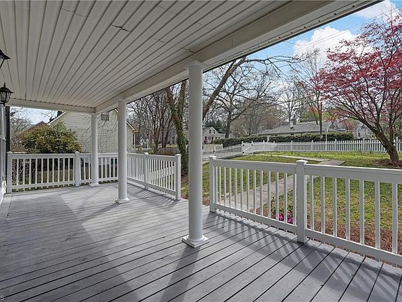 4th image of 2602 Walker Ave