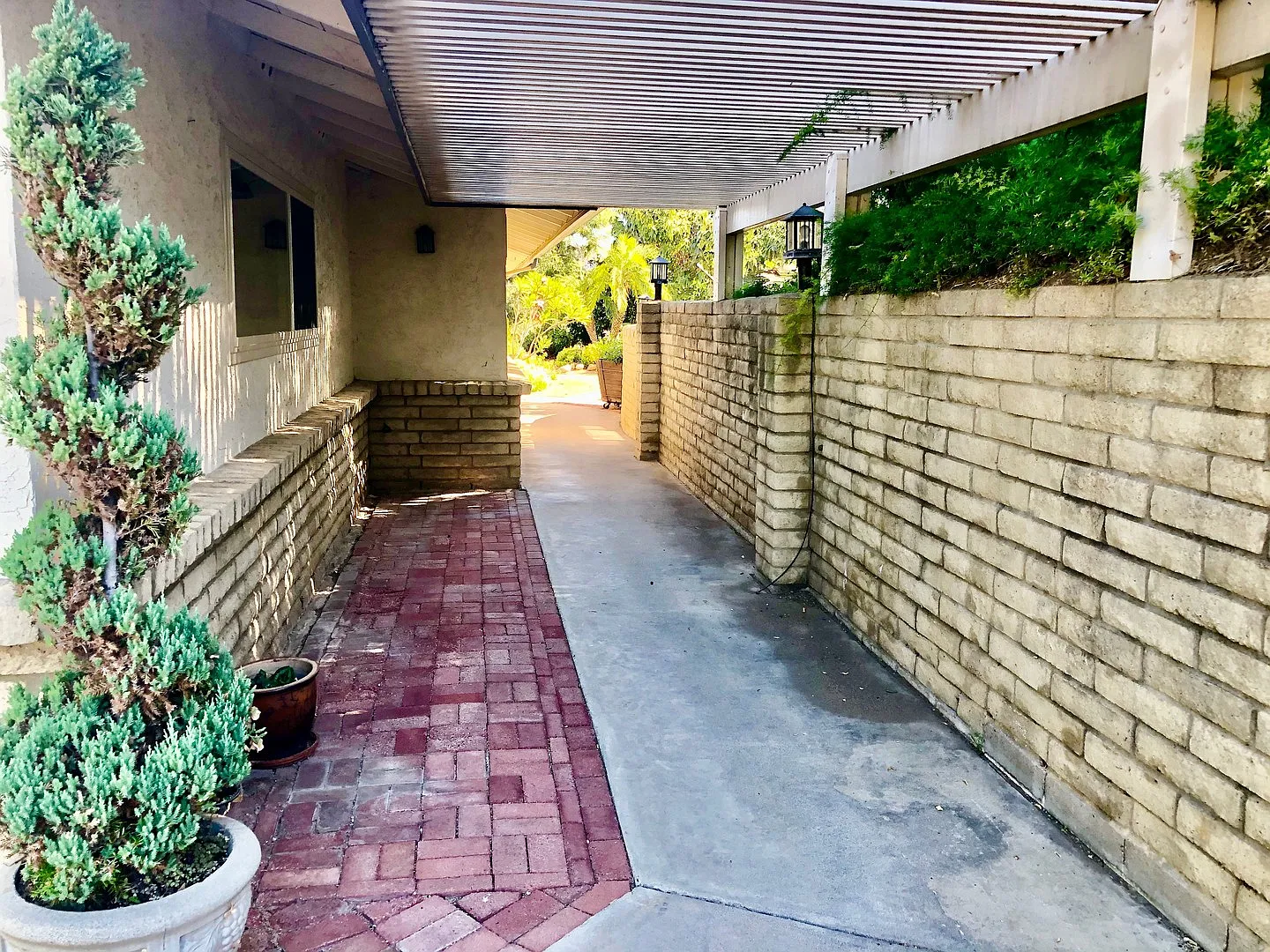 Beautiful Custom Home in Fallbrook, just minutes from town, Million Dollar Views, and Privacy a P... — Photo 3