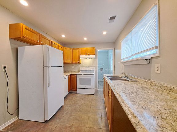 3rd image of 342 Alger Ave