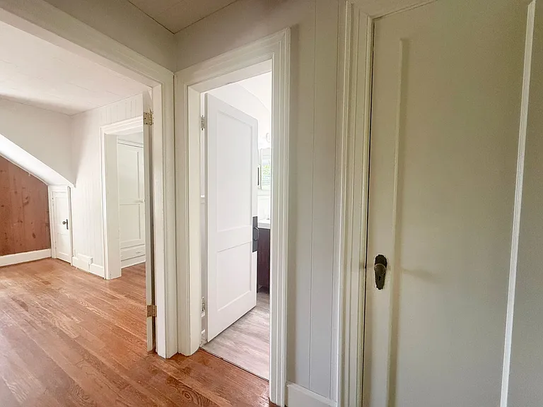 100 Davis Ave — Photo 18