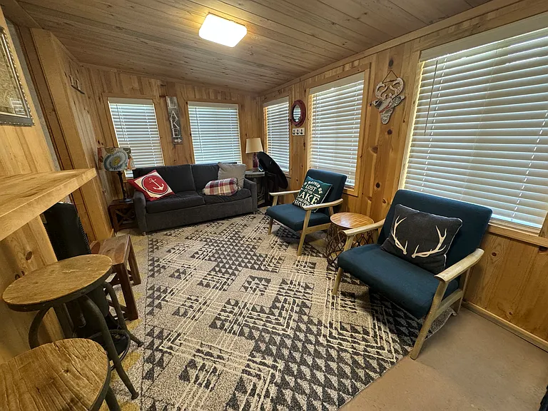 Sun room for extra space to lounge - could also be used as an office