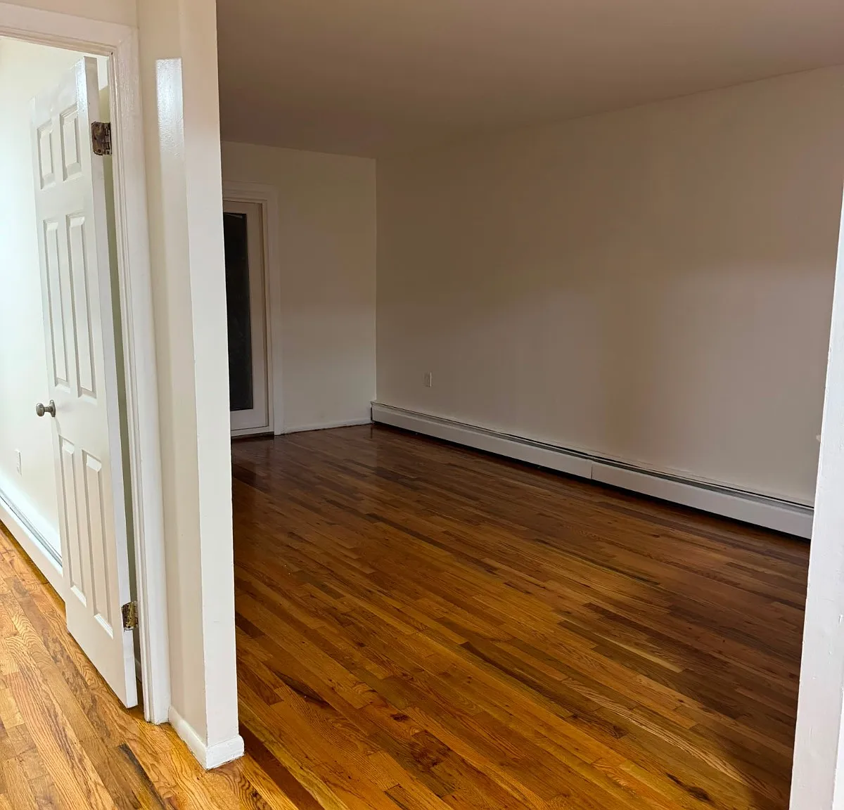 3 bed, 1.0 bath, 1200 sqft, $3,653 — Photo 3