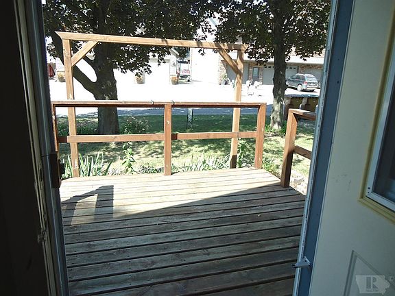 3rd image of 605 Lakeshore Dr