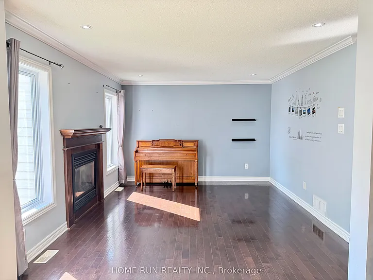 114 Glendore St — Photo 13