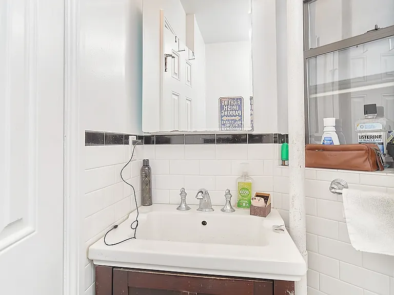 236 E 33rd St #3B — Photo 8