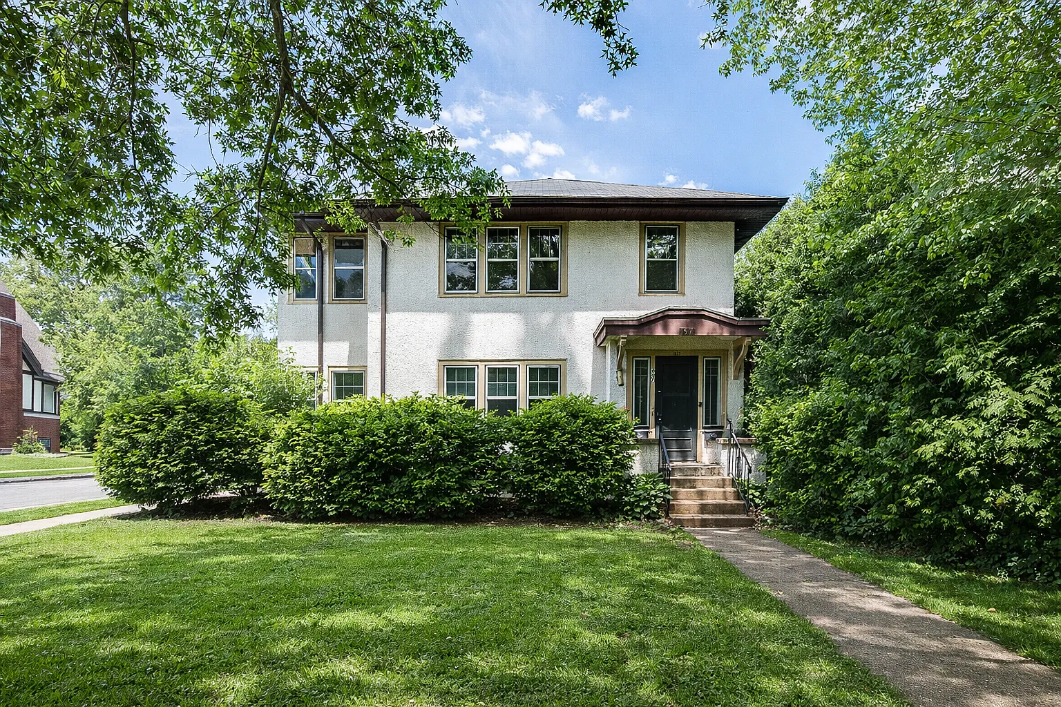 8 bed, 4236 sqft, $5,200 — Photo 3