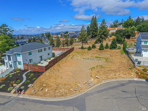 2005 Bracken Court, Santa Rosa, CA 95403