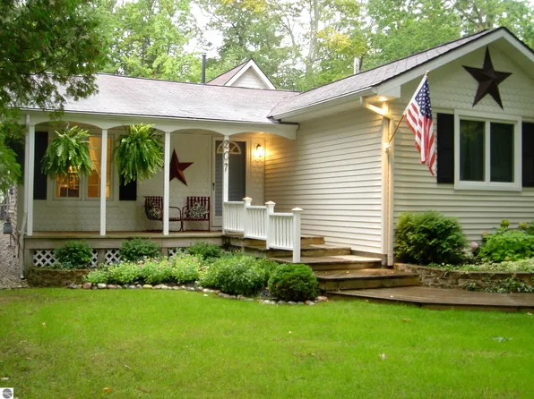 207 Birchwood Ave, Traverse City, MI 49686