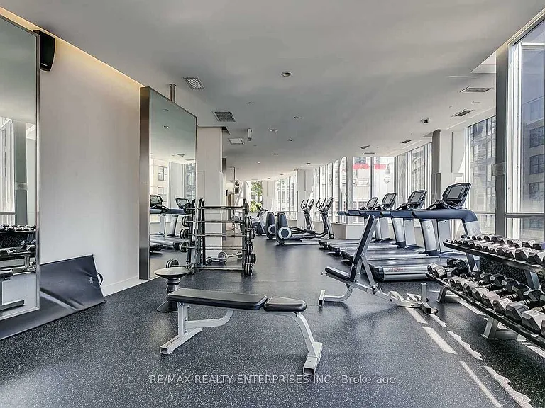 270 Wellington St W #409 — Photo 30