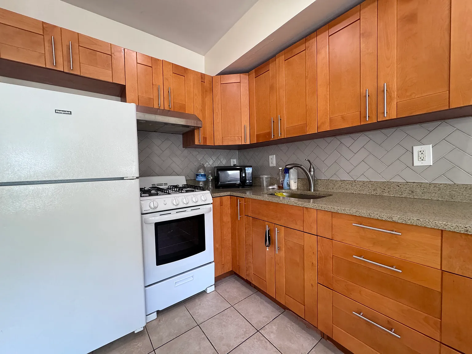 33 Trumbull Pl — Photo 2